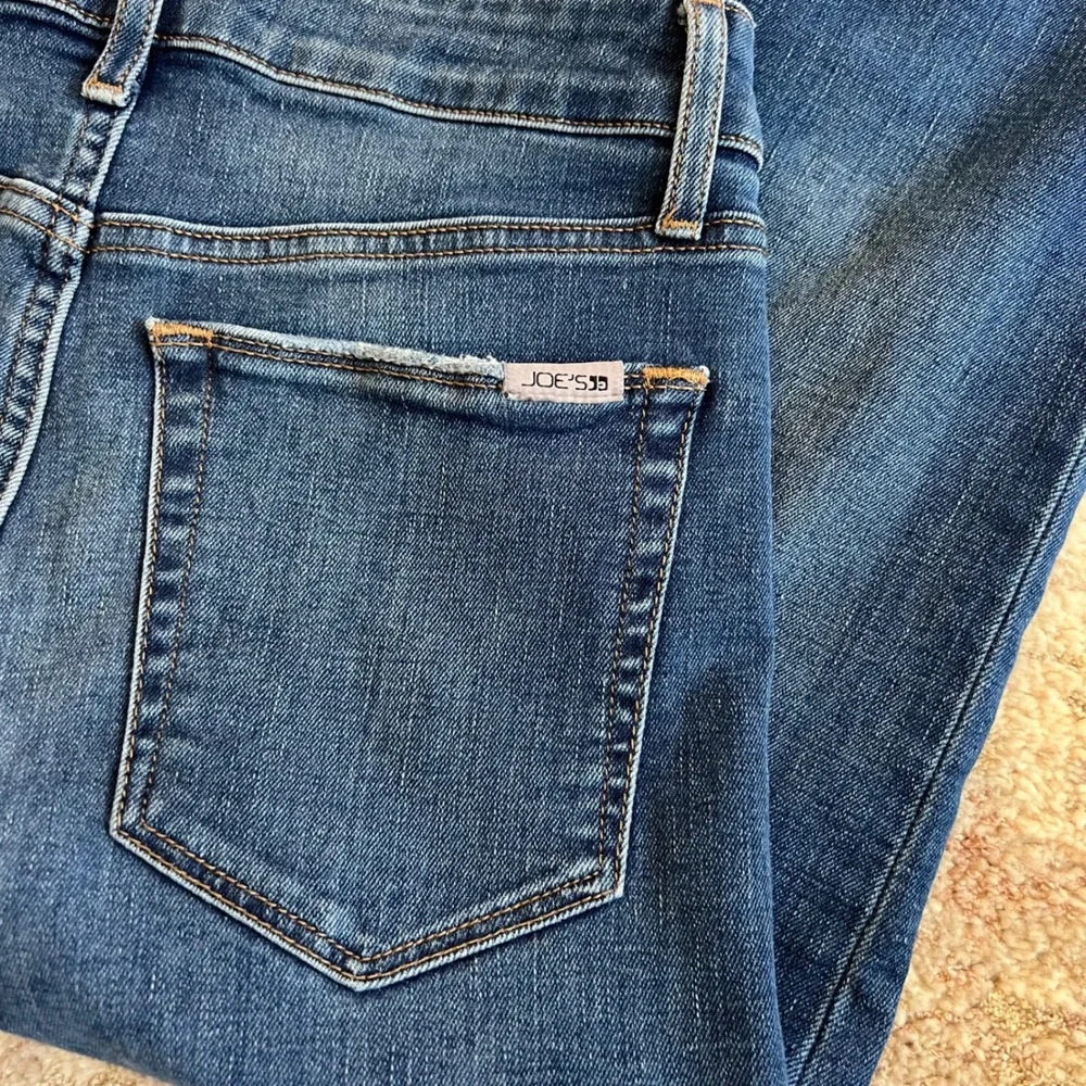 Joe's Jeans High‎ Rise Straight Crop Medium Wash Raw Hem Denim W26